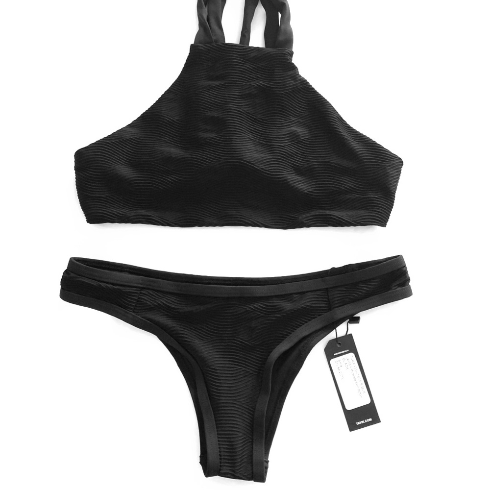 Tavik Bikini! - Picture 2 of 5
